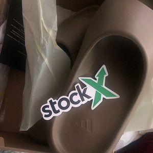 Yeezy slides earth brown